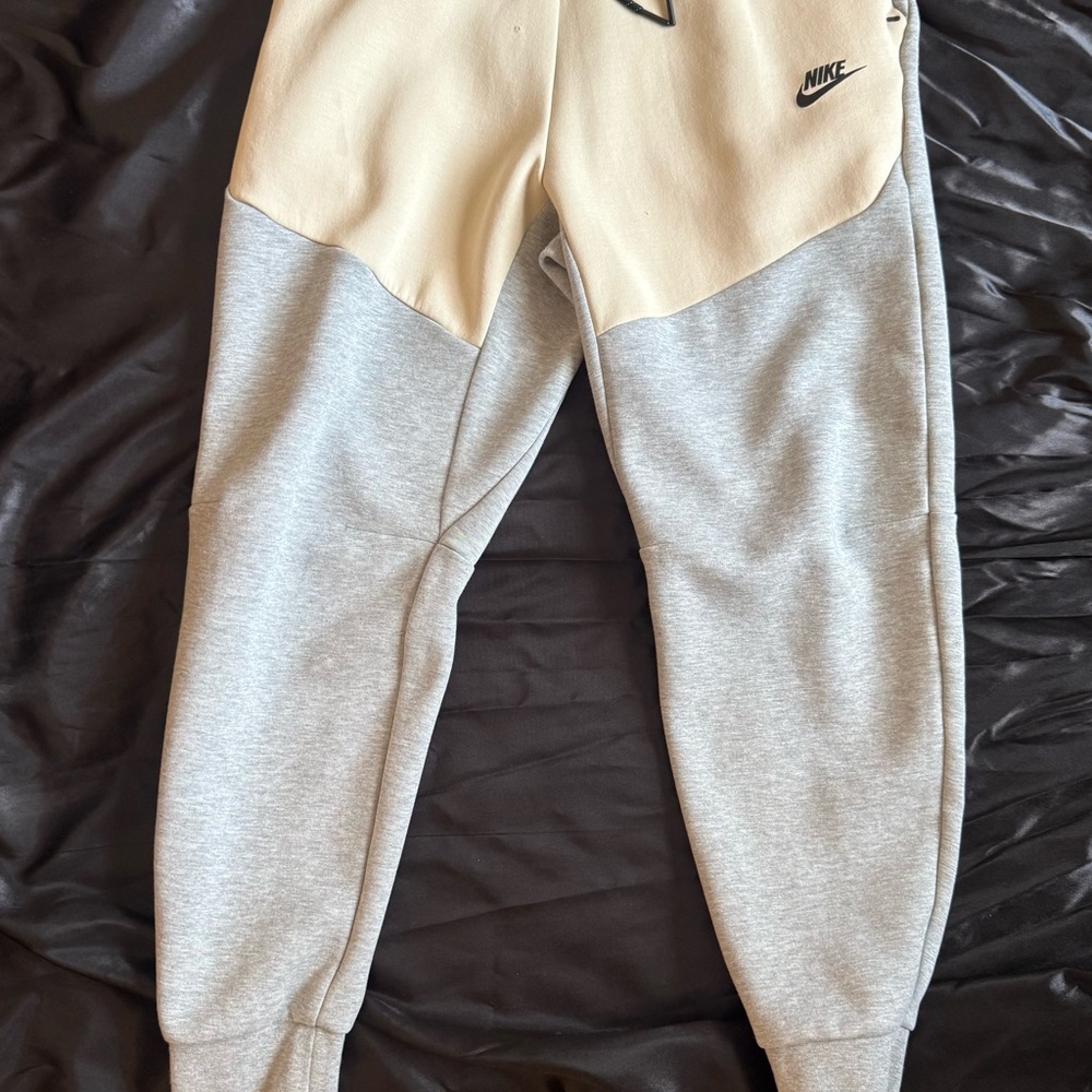 Nike Men's Beige and Gray Joggers
